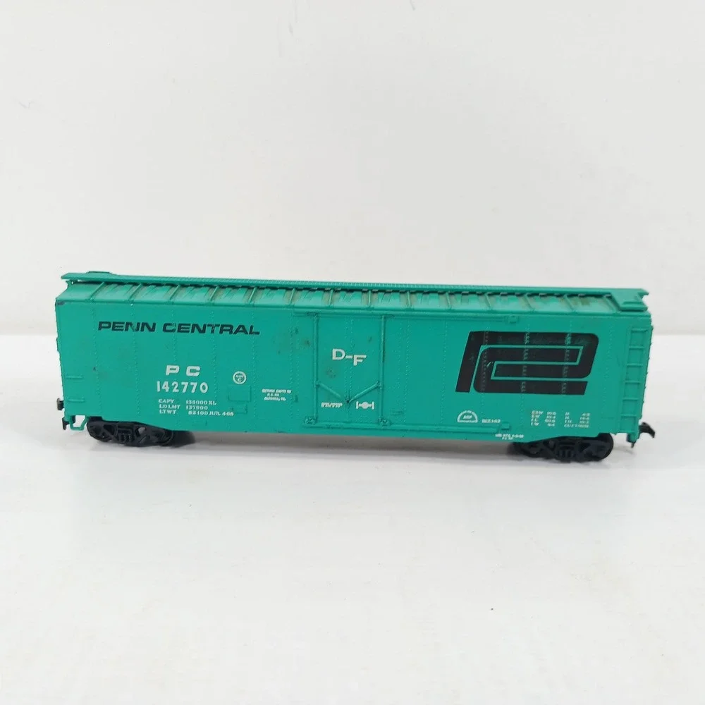 HO Scale Penn Central 50ft Sliding Door Boxcar Jade Green PC 142770 Vintage